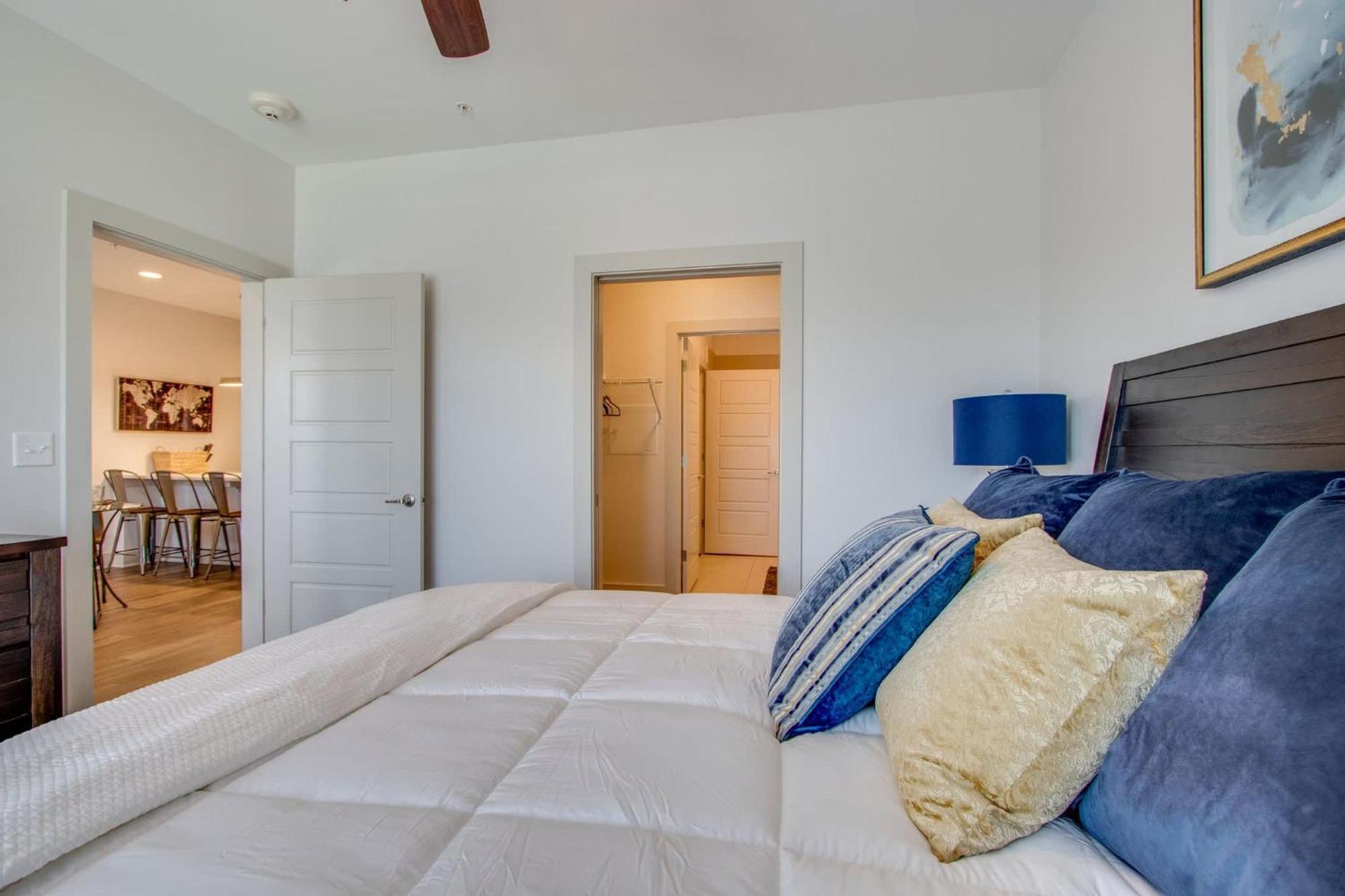 New East Nash - King Bed Short Drive To Dwntwn