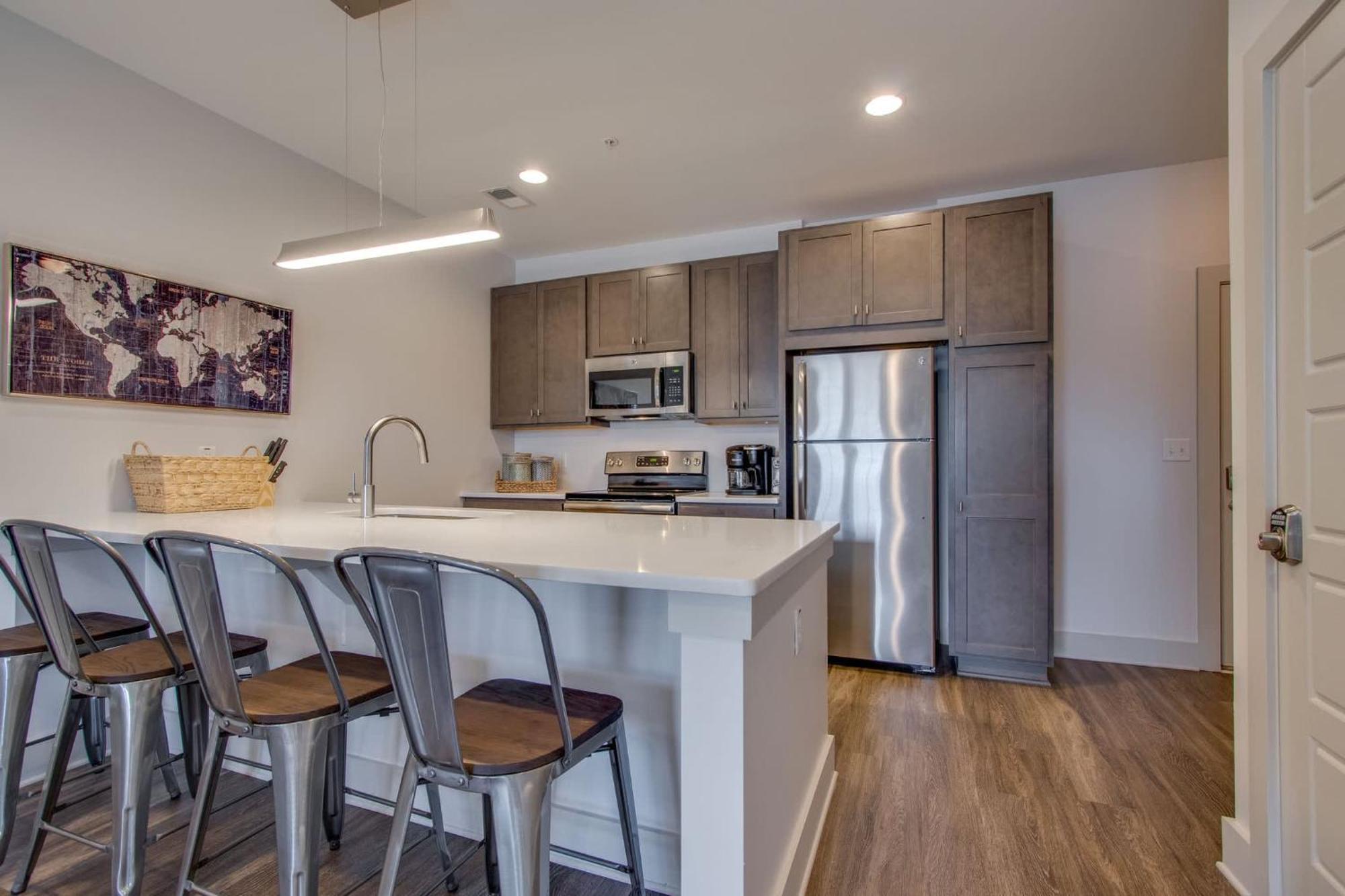 Apartment New East Nash - King Bed Short Drive To Dwntwn