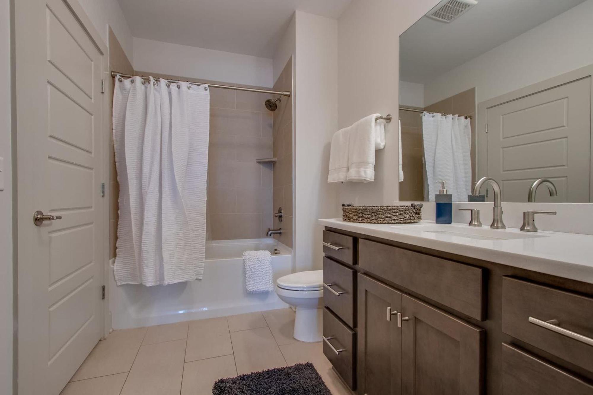 Apartment New East Nash - King Bed Short Drive To Dwntwn Nashville